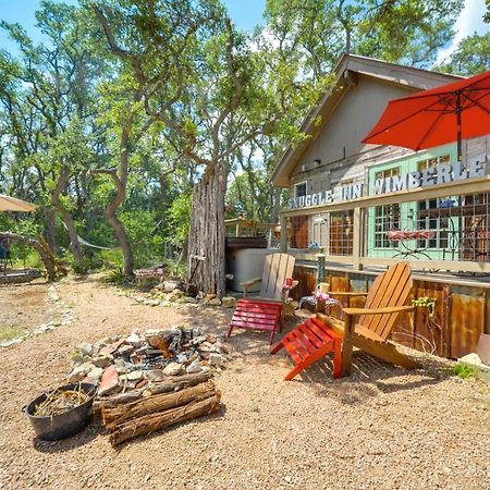 Snuggle Inn Wimberley Cabin With Fire Pit And Deck المظهر الخارجي الصورة