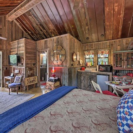 Snuggle Inn Wimberley Cabin With Fire Pit And Deck المظهر الخارجي الصورة
