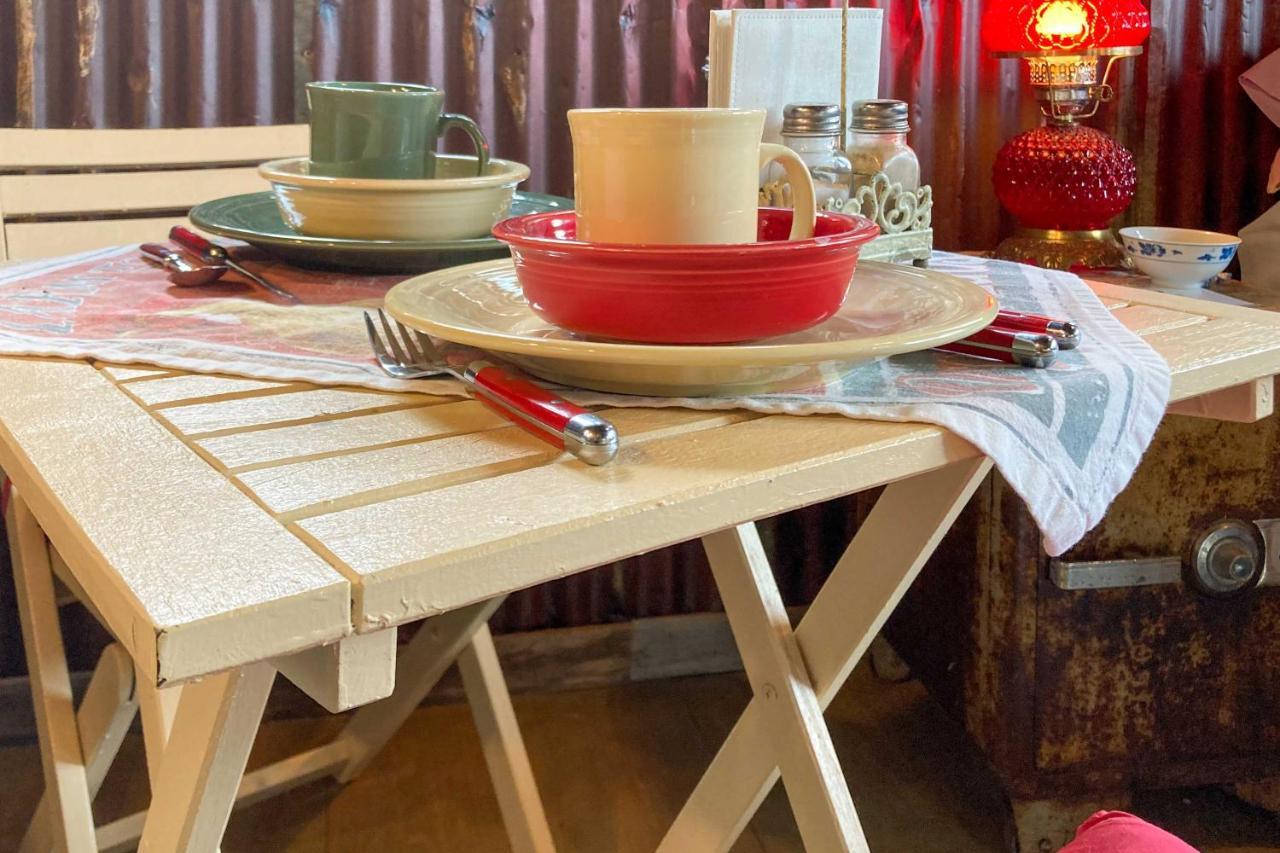 Snuggle Inn Wimberley Cabin With Fire Pit And Deck المظهر الخارجي الصورة