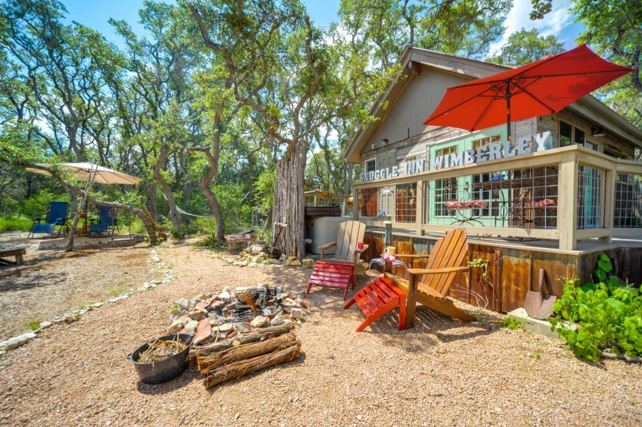 Snuggle Inn Wimberley Cabin With Fire Pit And Deck المظهر الخارجي الصورة