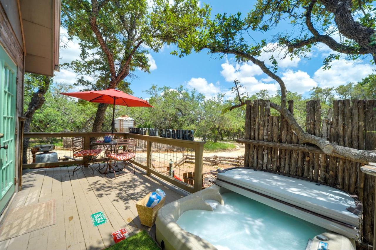Snuggle Inn Wimberley Cabin With Fire Pit And Deck المظهر الخارجي الصورة