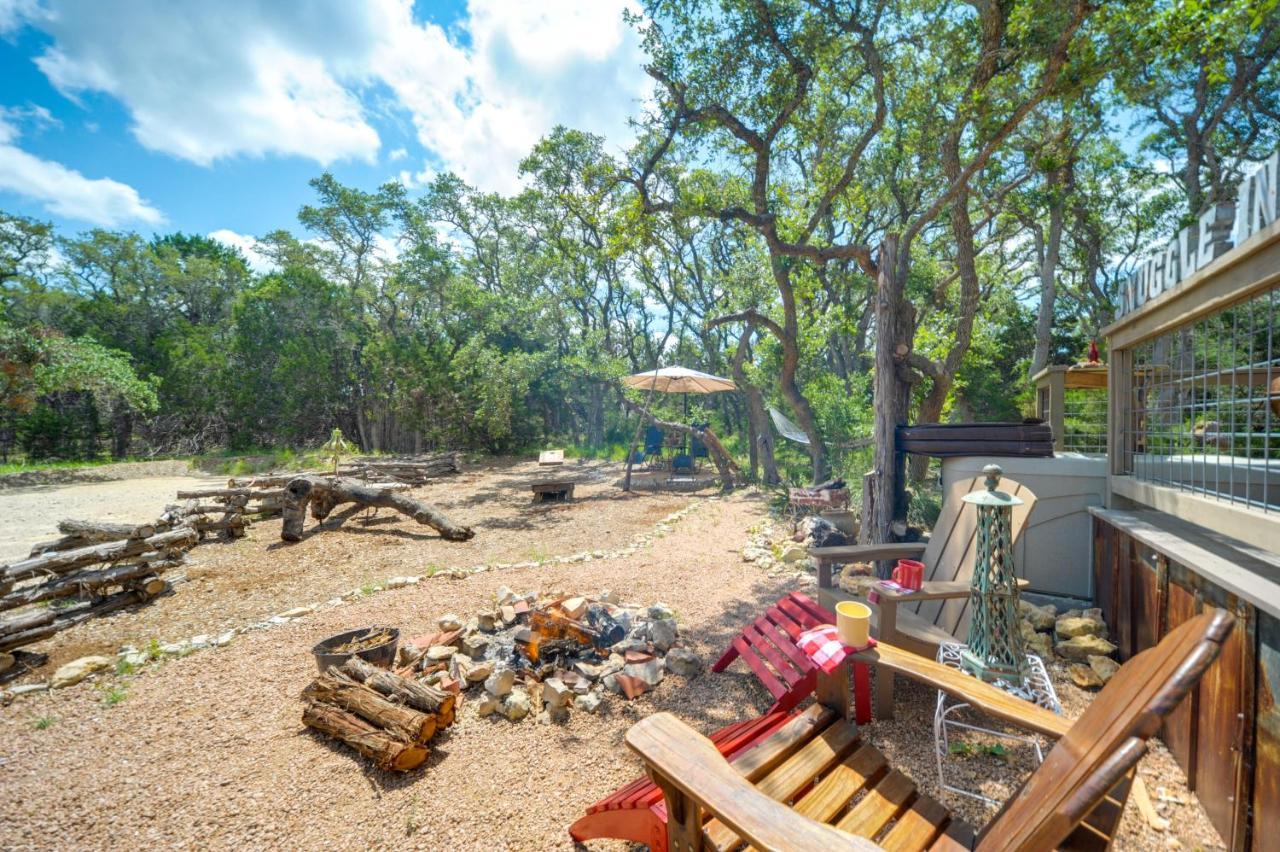 Snuggle Inn Wimberley Cabin With Fire Pit And Deck المظهر الخارجي الصورة