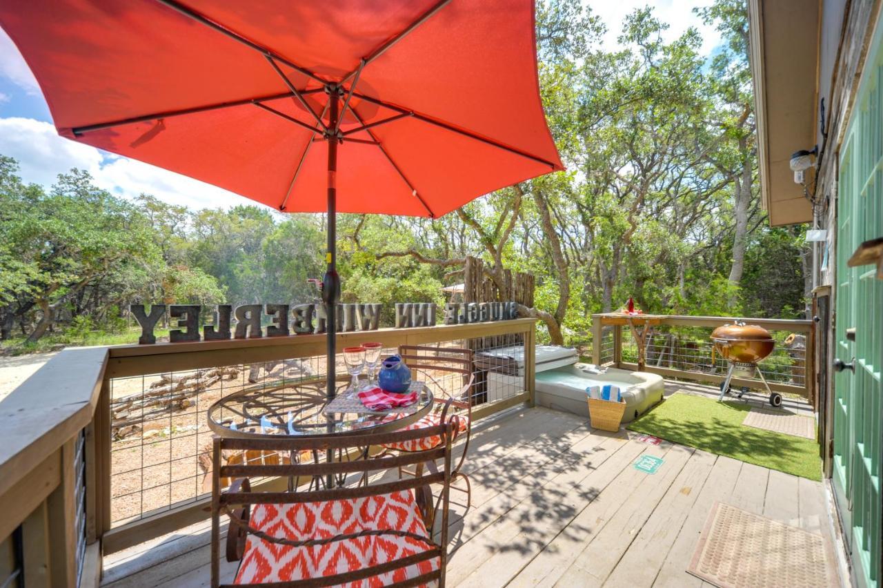 Snuggle Inn Wimberley Cabin With Fire Pit And Deck المظهر الخارجي الصورة