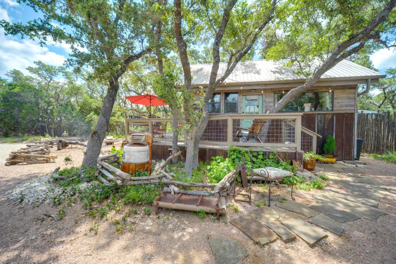 Snuggle Inn Wimberley Cabin With Fire Pit And Deck المظهر الخارجي الصورة