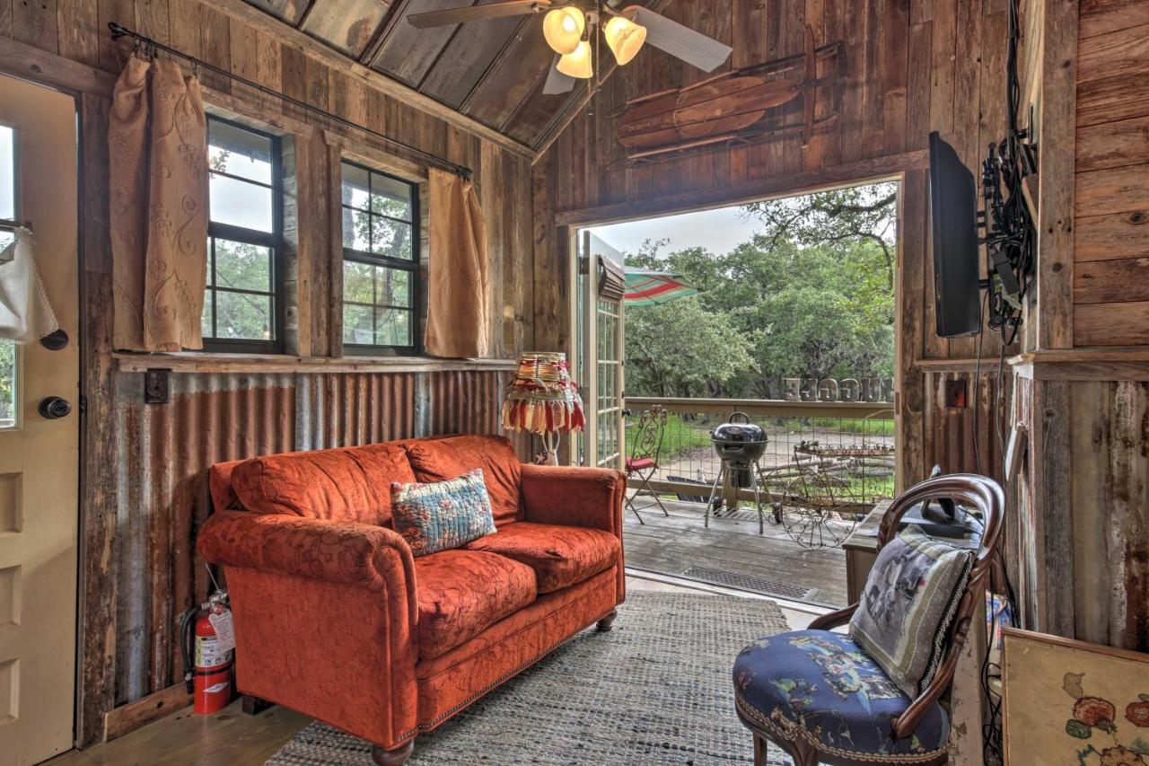 Snuggle Inn Wimberley Cabin With Fire Pit And Deck المظهر الخارجي الصورة