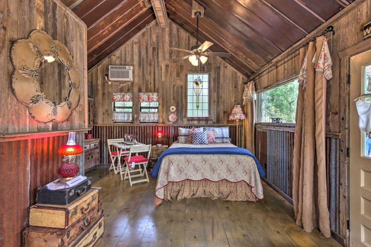 Snuggle Inn Wimberley Cabin With Fire Pit And Deck المظهر الخارجي الصورة