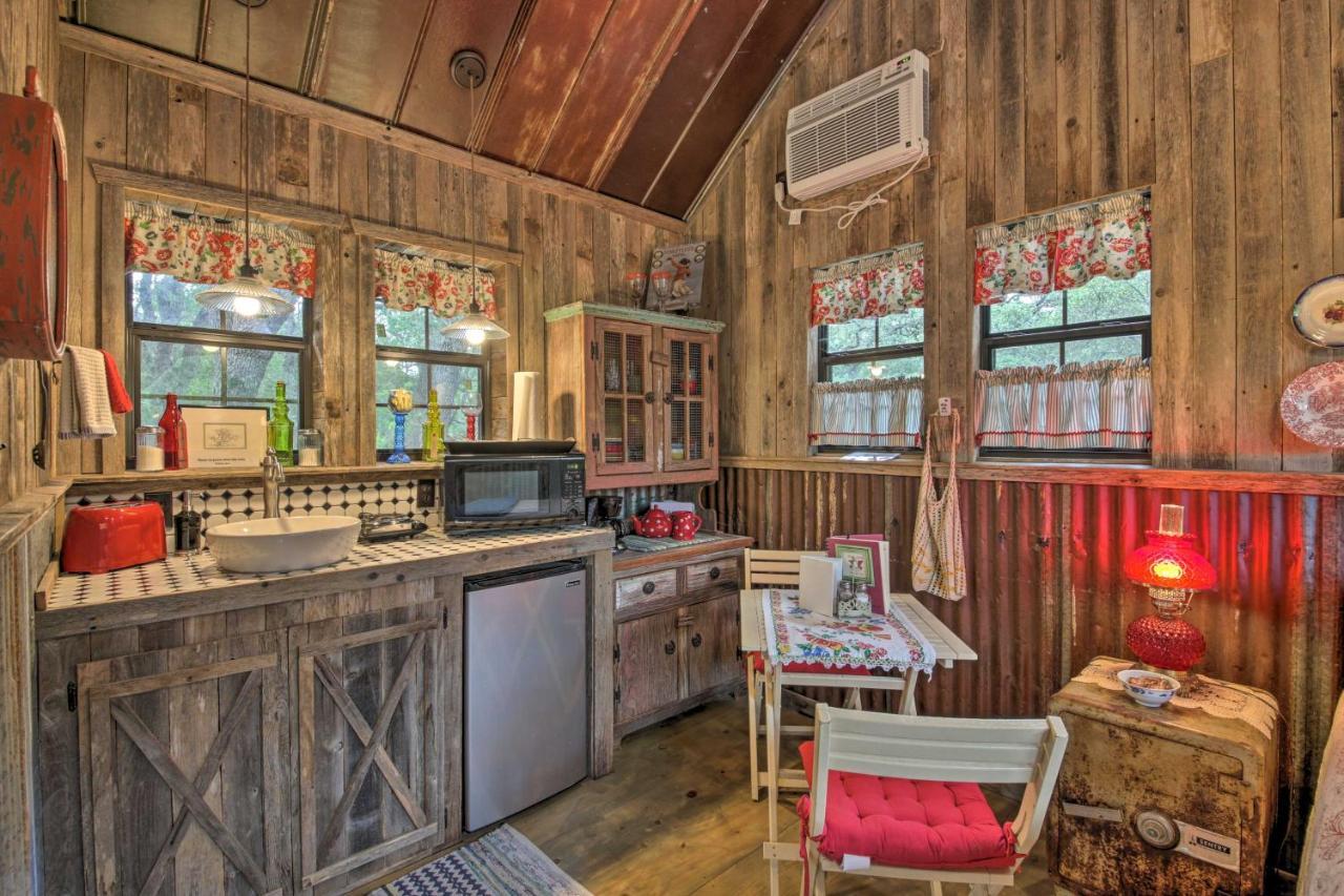 Snuggle Inn Wimberley Cabin With Fire Pit And Deck المظهر الخارجي الصورة