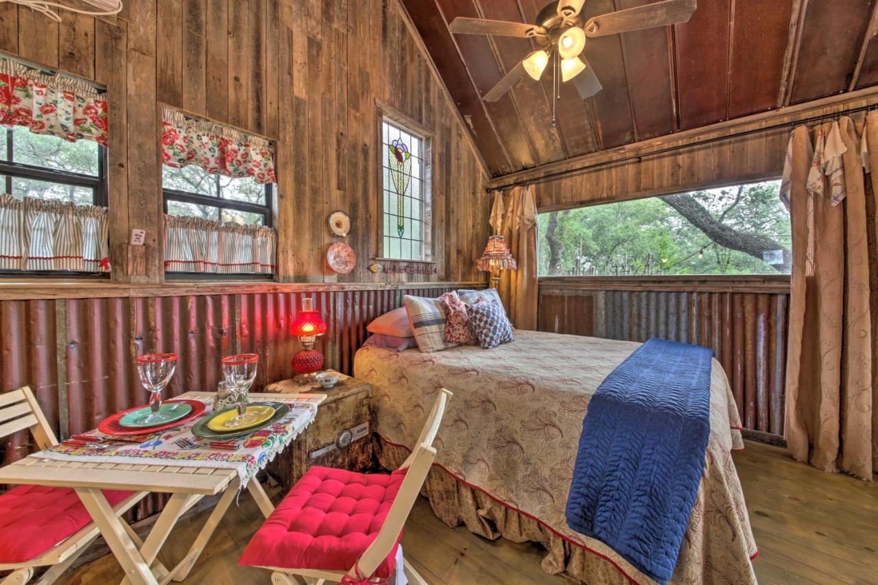 Snuggle Inn Wimberley Cabin With Fire Pit And Deck المظهر الخارجي الصورة