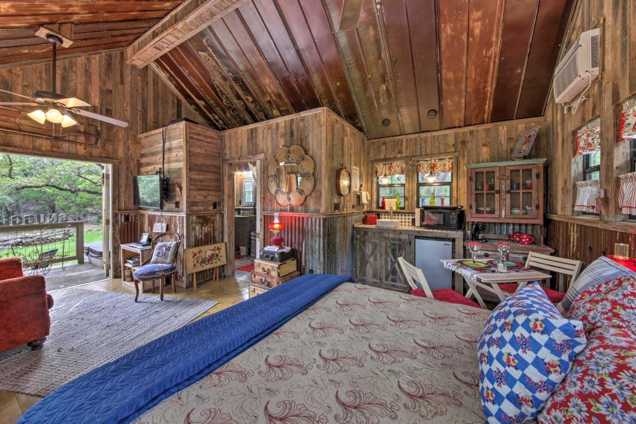 Snuggle Inn Wimberley Cabin With Fire Pit And Deck المظهر الخارجي الصورة
