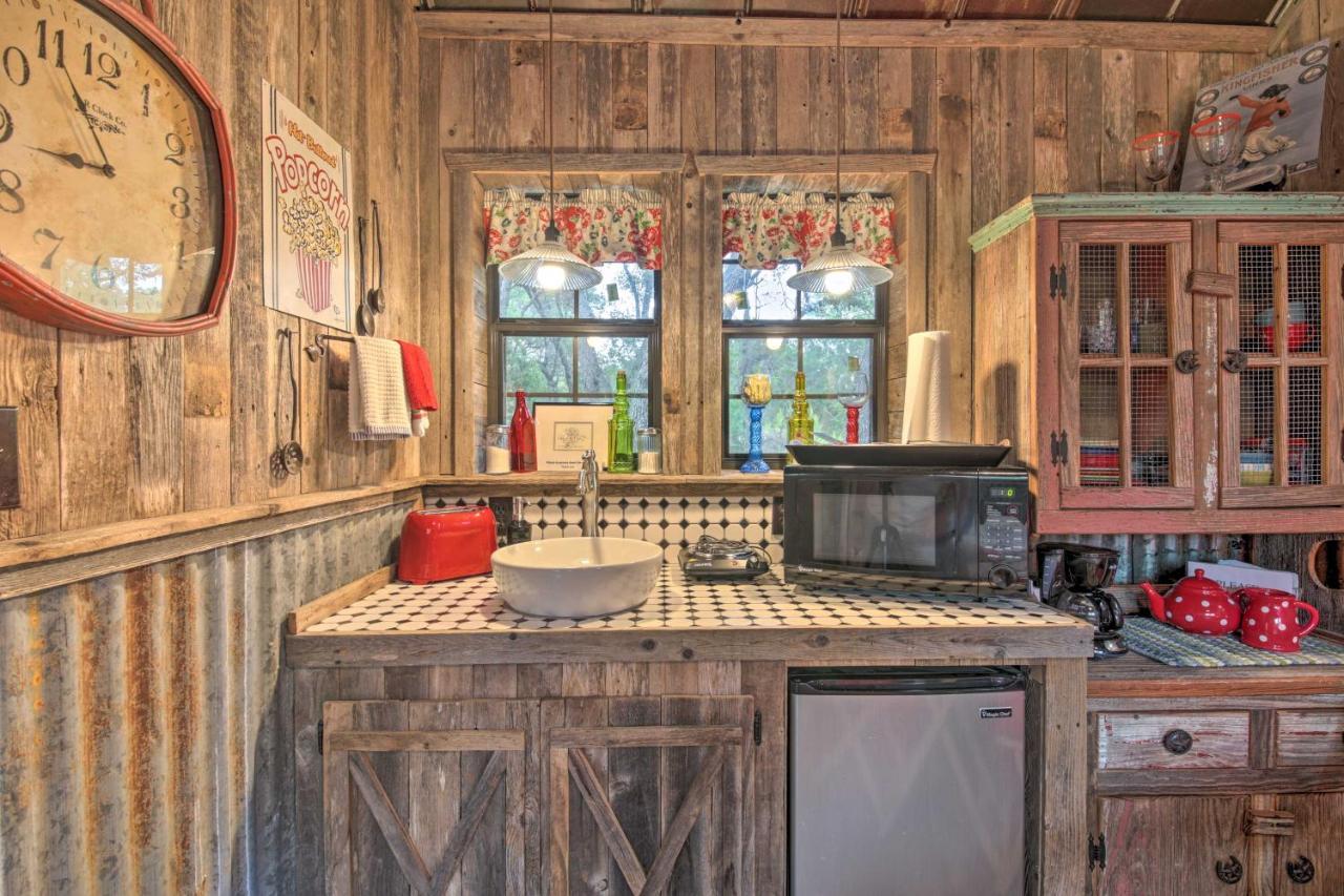 Snuggle Inn Wimberley Cabin With Fire Pit And Deck المظهر الخارجي الصورة