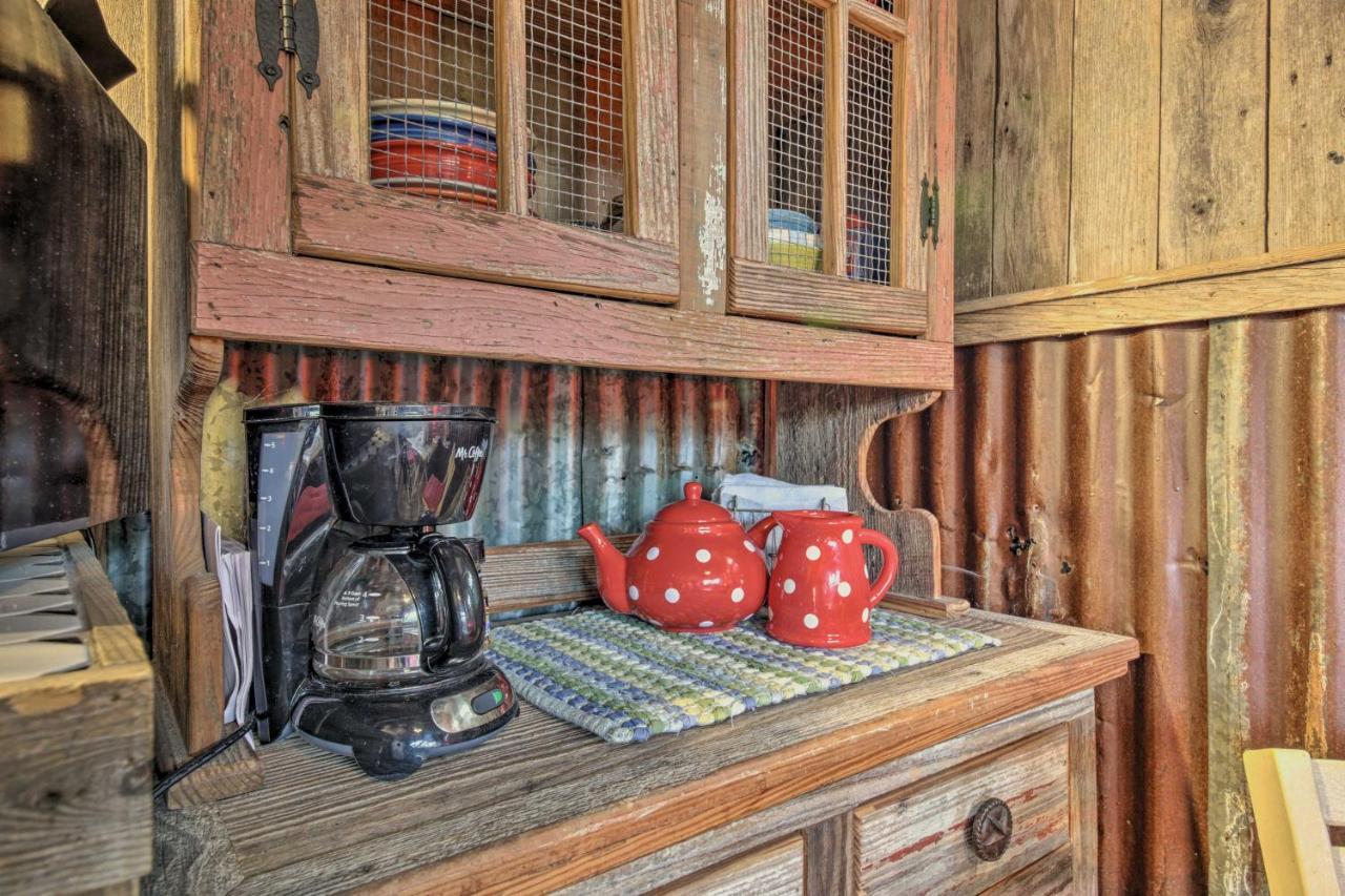Snuggle Inn Wimberley Cabin With Fire Pit And Deck المظهر الخارجي الصورة